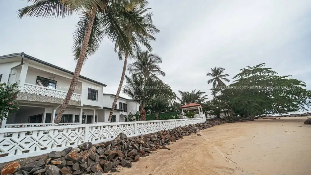 Villa meublée piscine front de mer (plage)
