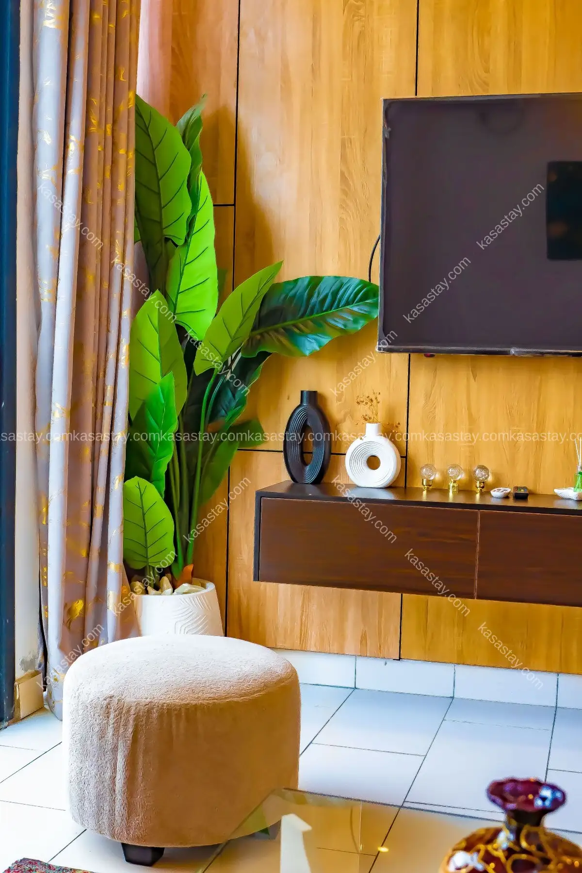 Appartement sûr, avec accès direct depuis la route et de grandes fenêtres, à Ssadi 4