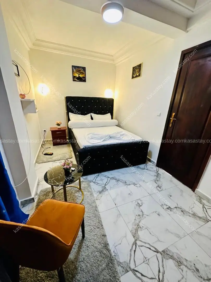 Appartement meublé avec groupe électrogène : 2 chambres, 3 douches par SCI KAFO à (Ndogbong Citadelle) 3