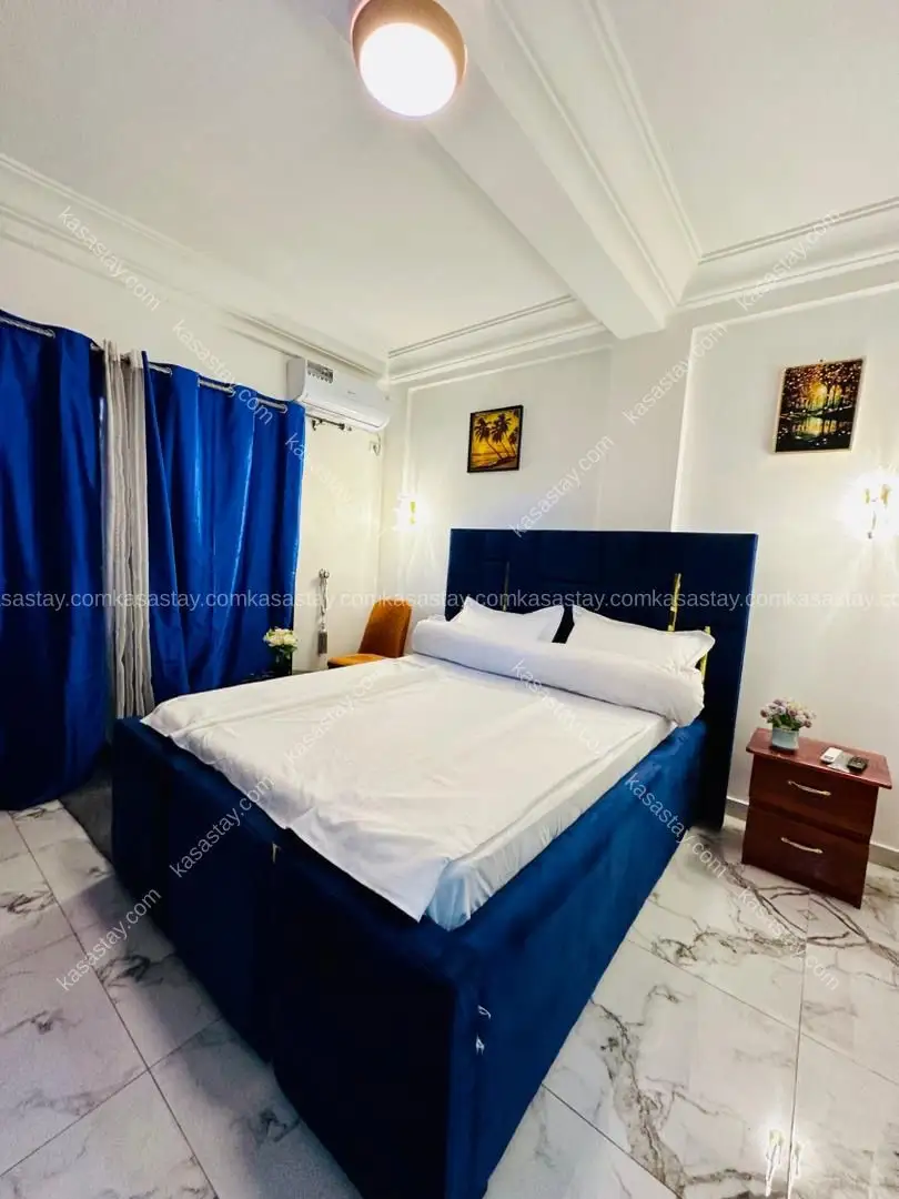 Appartement meublé avec groupe électrogène : 2 chambres, 3 douches par SCI KAFO à (Ndogbong Citadelle) 5