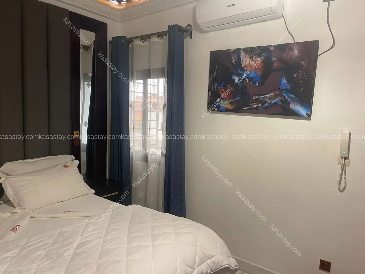 Chambre suite meublé 301 by résidence le sommet ( Logpom) 4