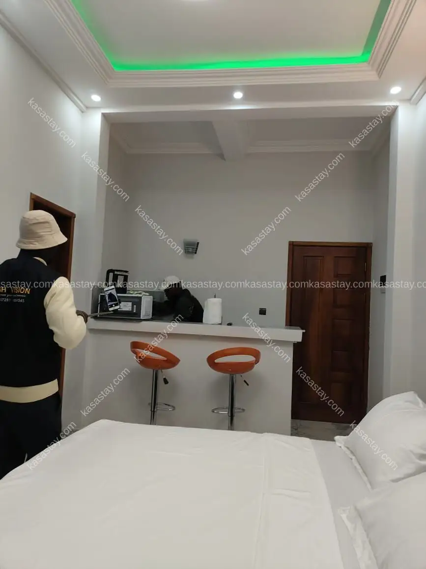 Chambre meublée à Odza borne 10 avec piscine 5