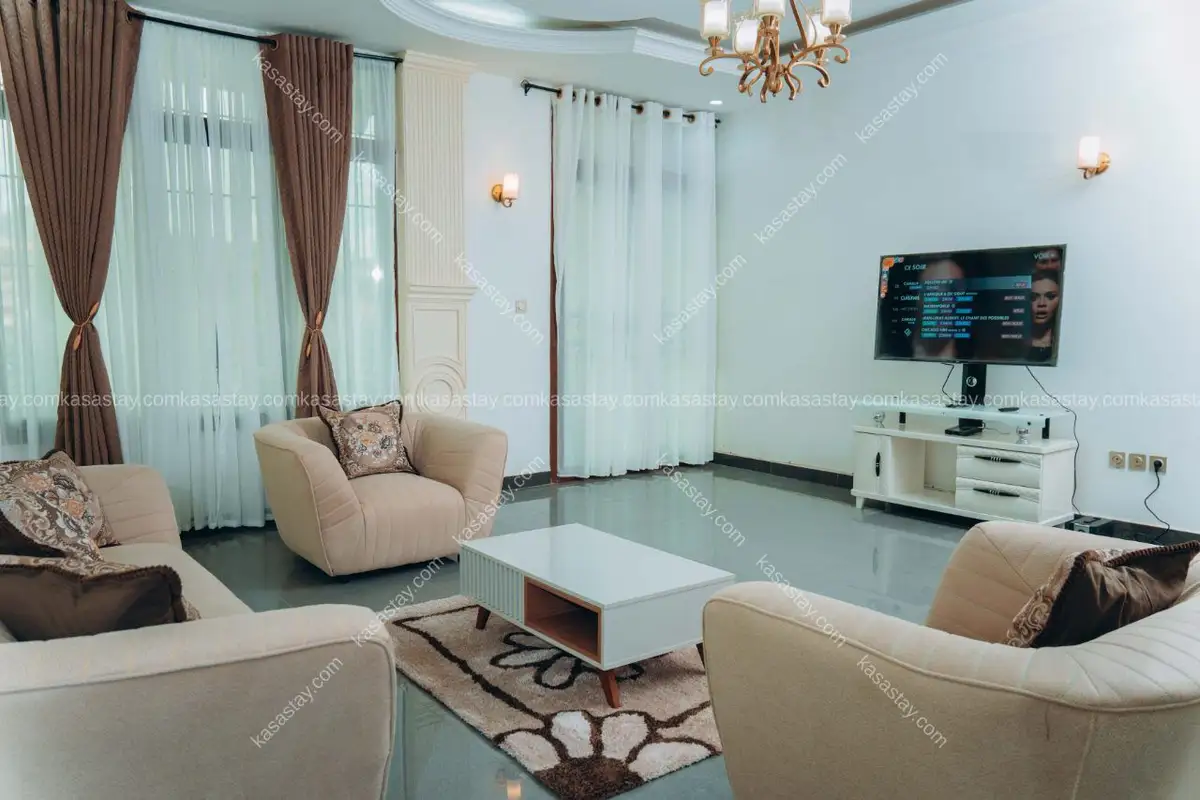 Apartment in Quartier Bastos, 3 bedrooms 4