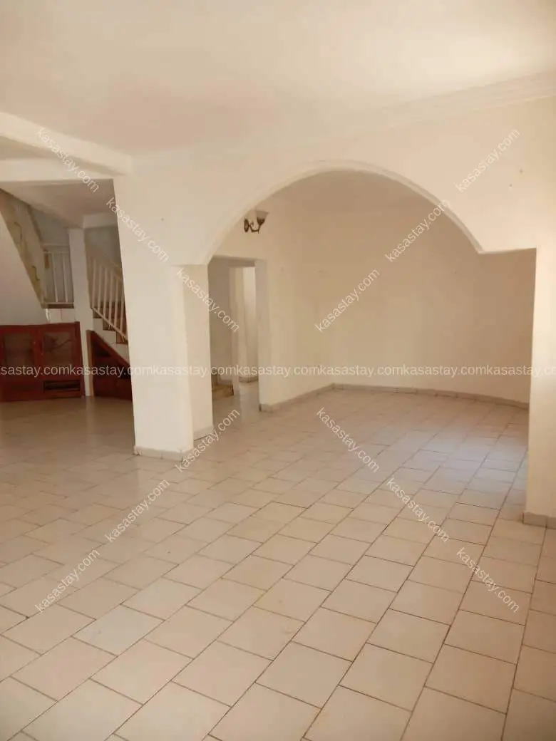 Duplex à Koabang, Yaoundé, 3 chambres 2