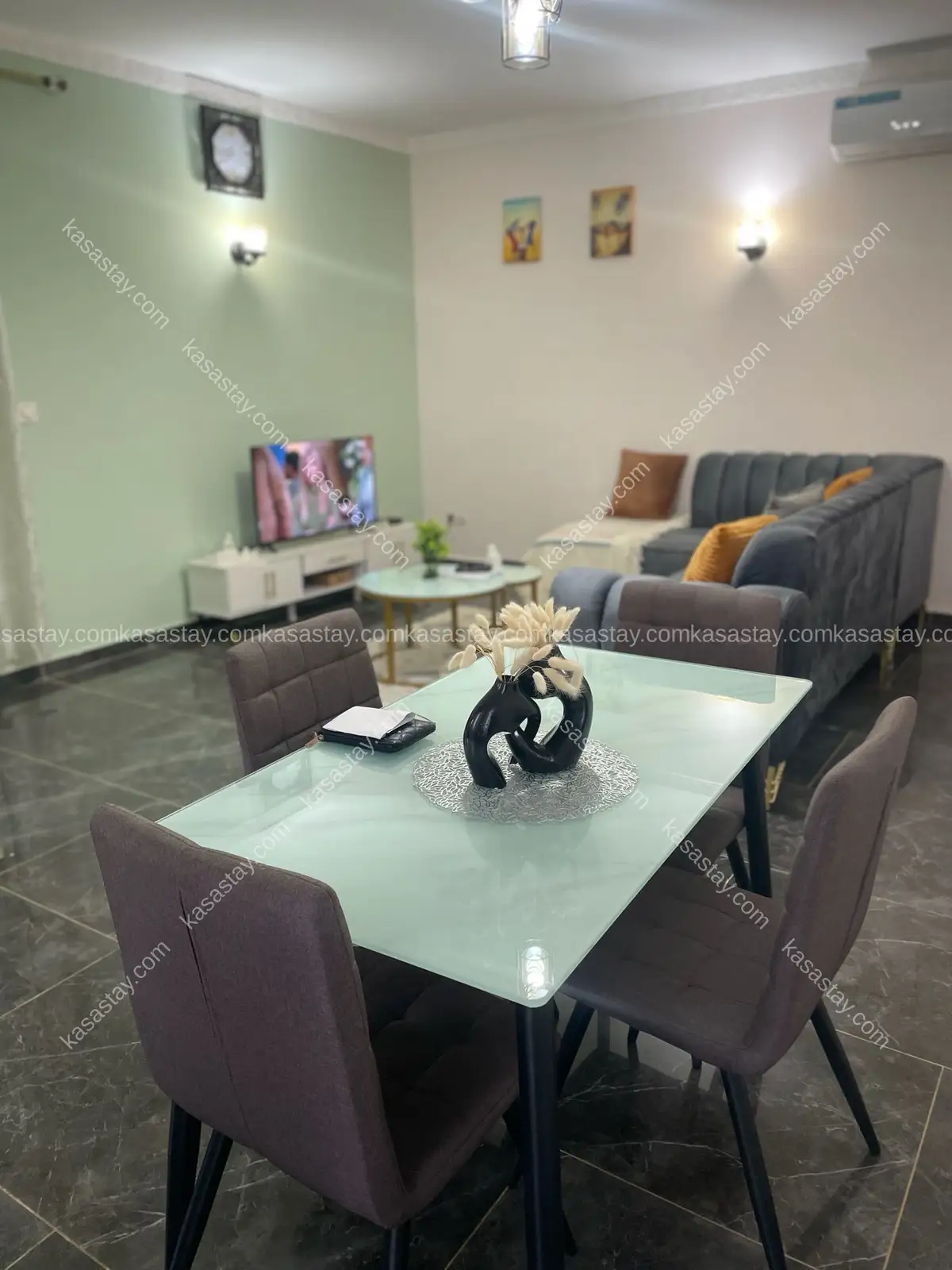 Un studio moderne à tropicana mvan 2