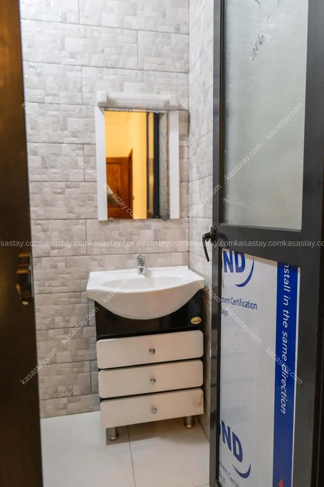 Chambre meublée by résidence by Le kek immo ( bonamoussadi à 100 mètre de carrefour Market) 4