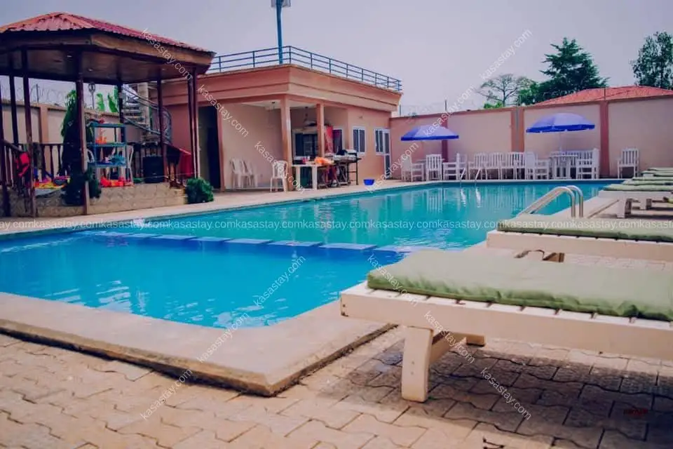 Espace événementiel avec piscine à simbock Carefour abanda 4