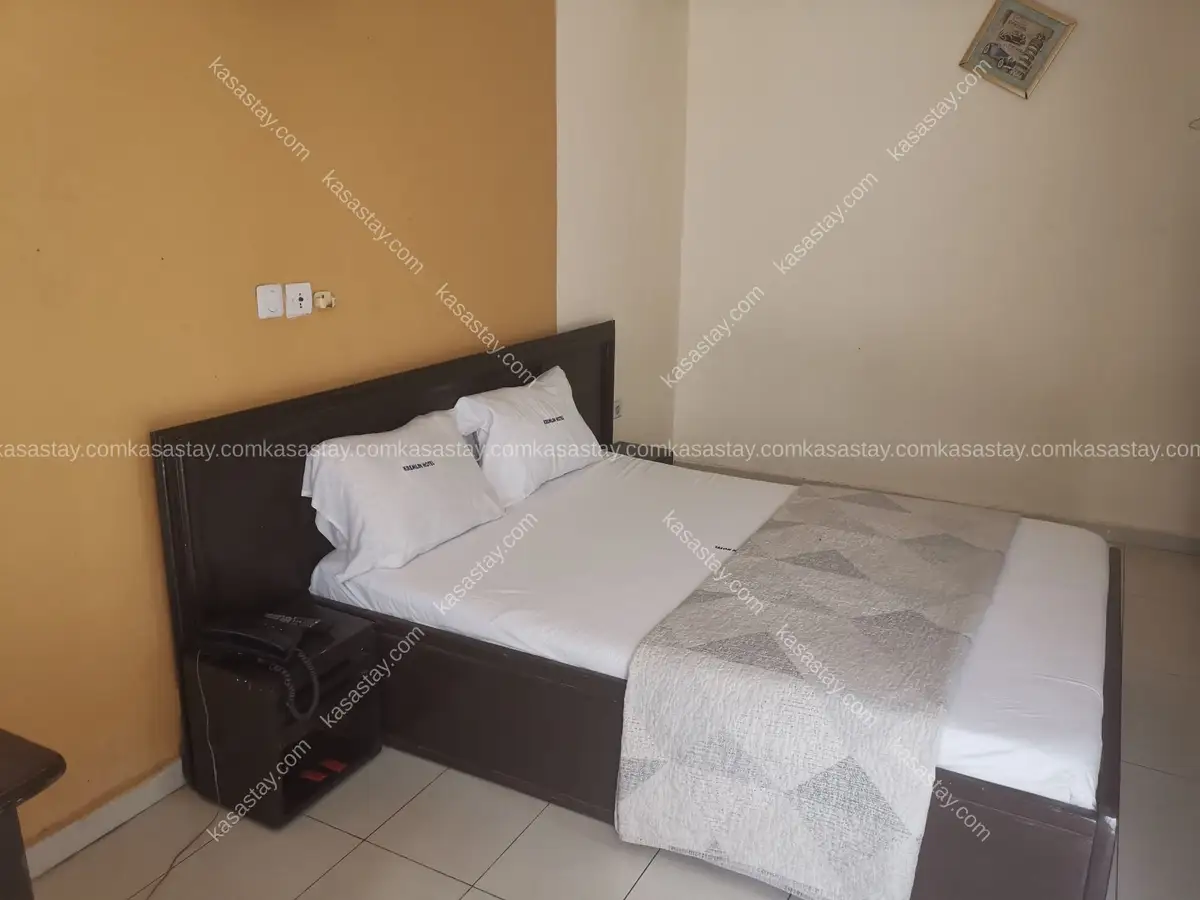 Rooms in Bonamoussadi, Douala, 1 bedroom 3