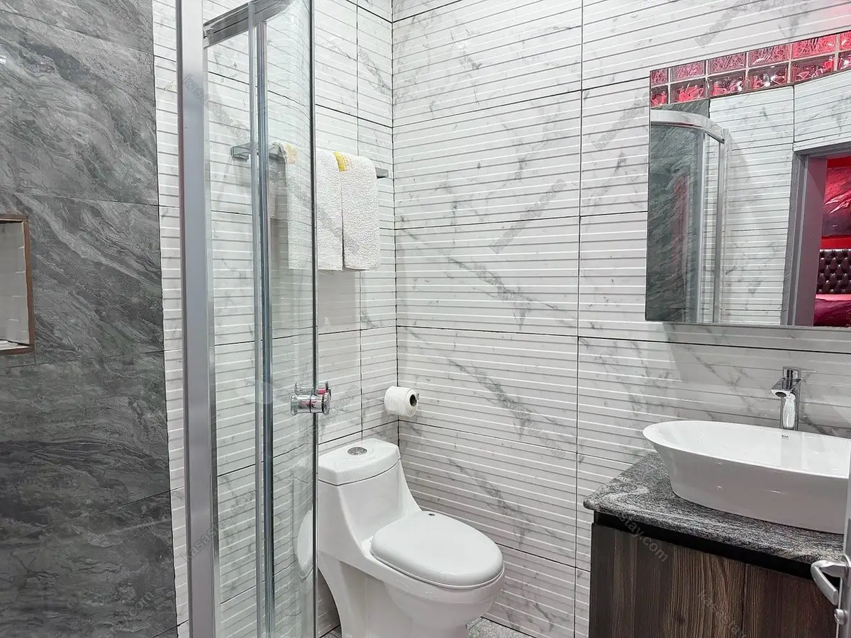 Room in Logpom, Douala, 1 bedroom 2
