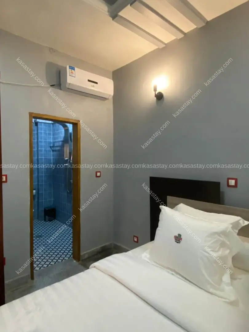 Studio 202 par résidence SLAR ( kotto chefferie) 5