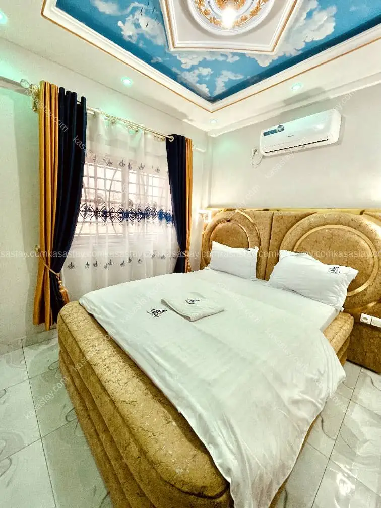 Studio VIP luxueux, confortable et entièrement meublé de style continental 003 situé à Tatam 2