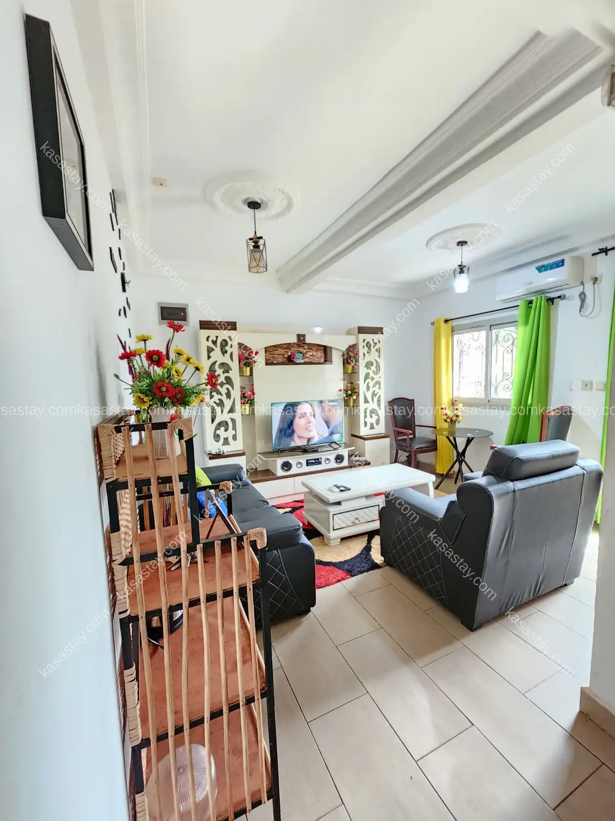 Studio Meublé ultra chic derrière la station esomba 3