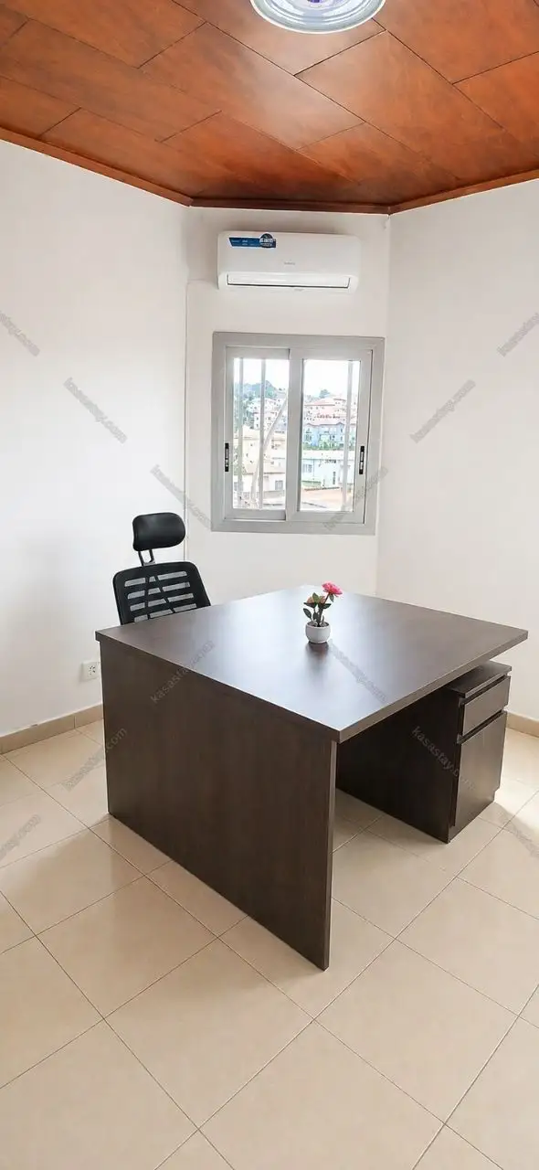 Office in Omnisport, Yaoundé 3