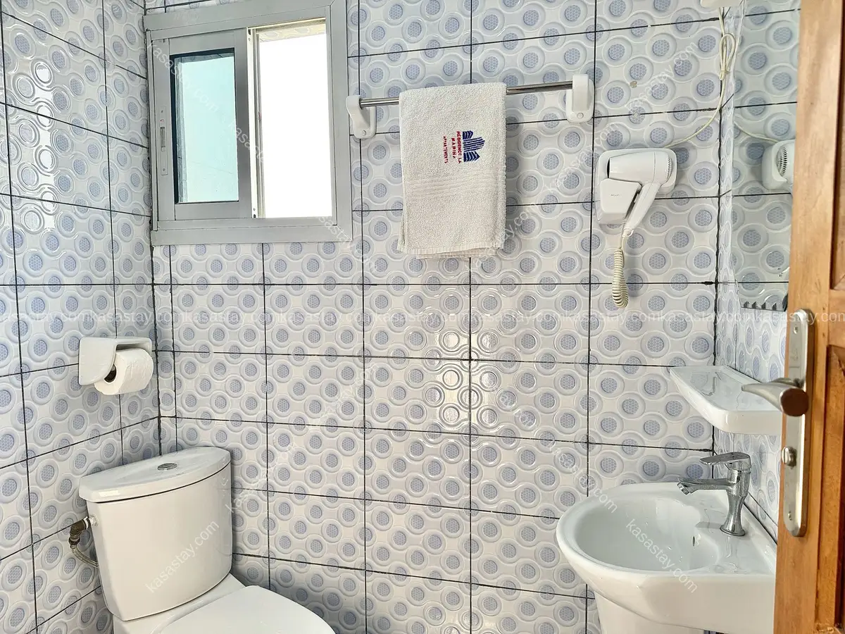 Chambre 10 par RESIDENCE LA MARINA (Bonamoussadi face opiom gold) 4