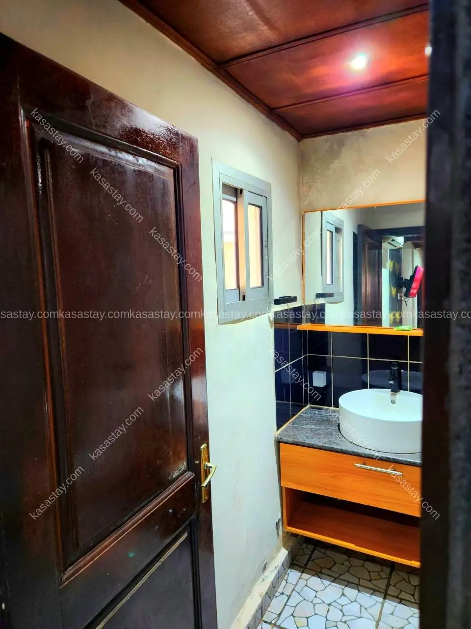 Rooms in Djoungolo I, 1 bedroom 3
