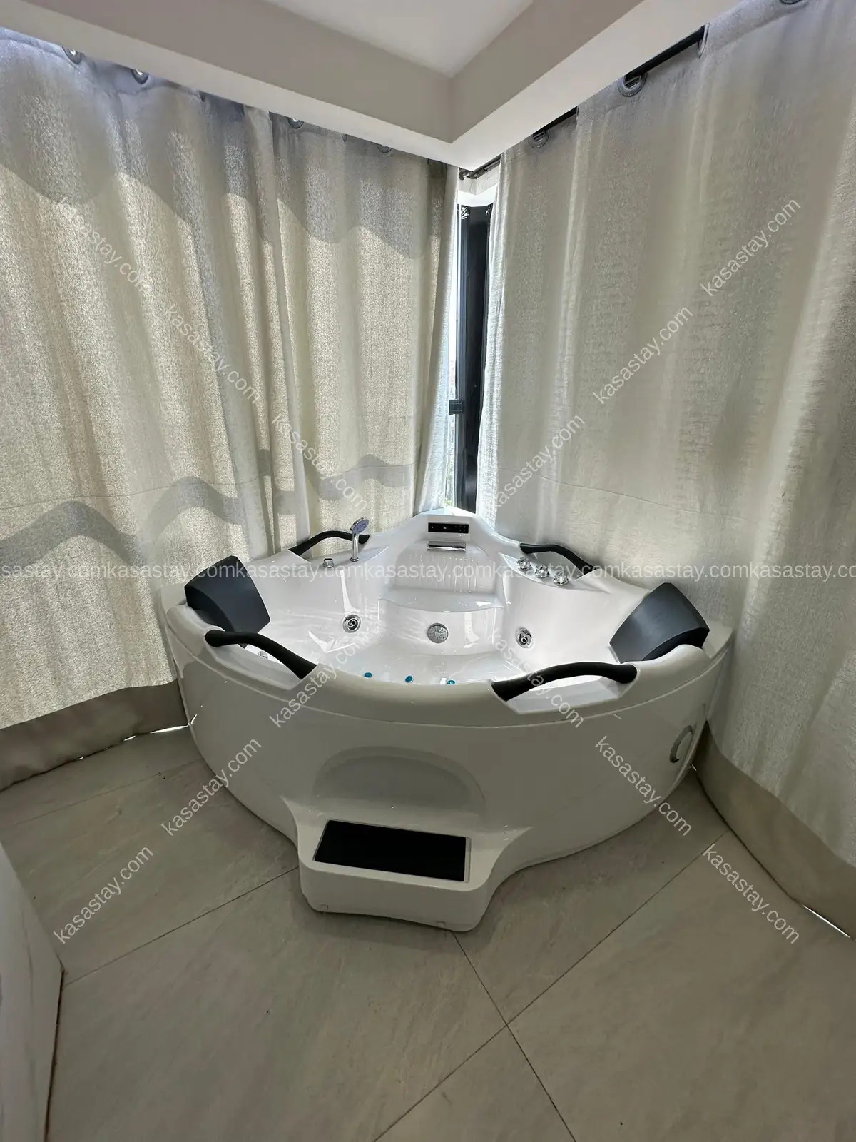 Studios meublés penthouse par résidence TADE (MAKEPE CARREFOUR PATRICK MBOMA) 5