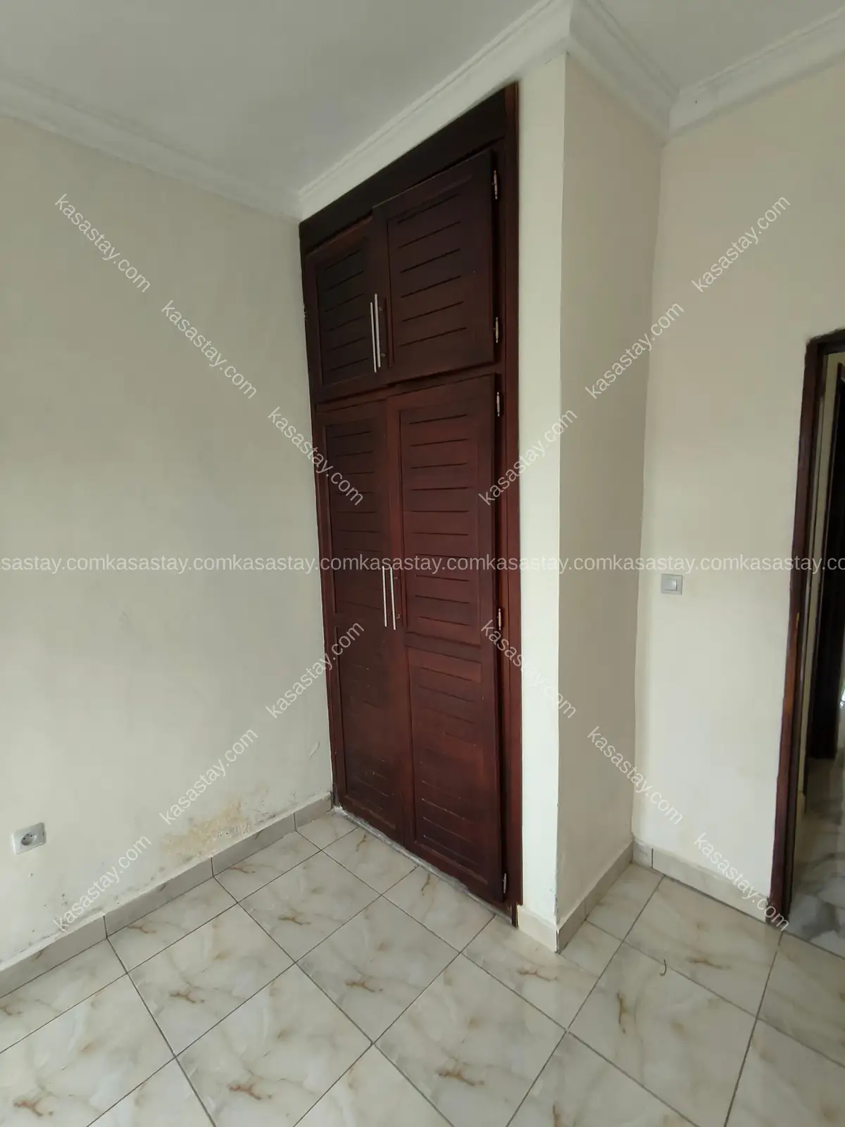 Appartement 3 chambres à louer au niveau du commissariat odza 5