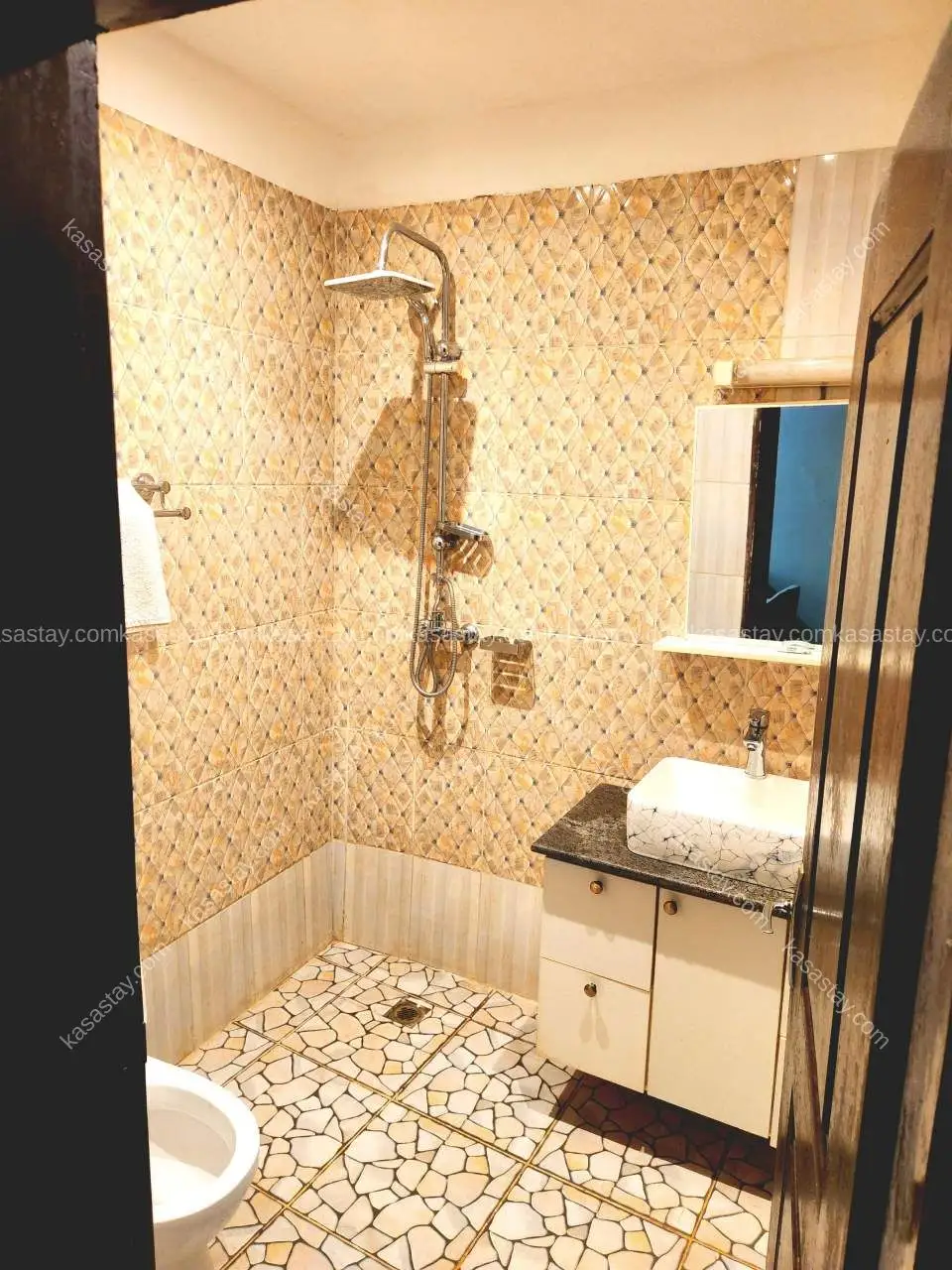 Apartment in Djoungolo I, 2 bedrooms 4