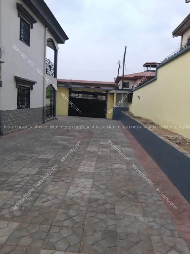 STUDIO MEUBLÉ A DOUALA PK12 4