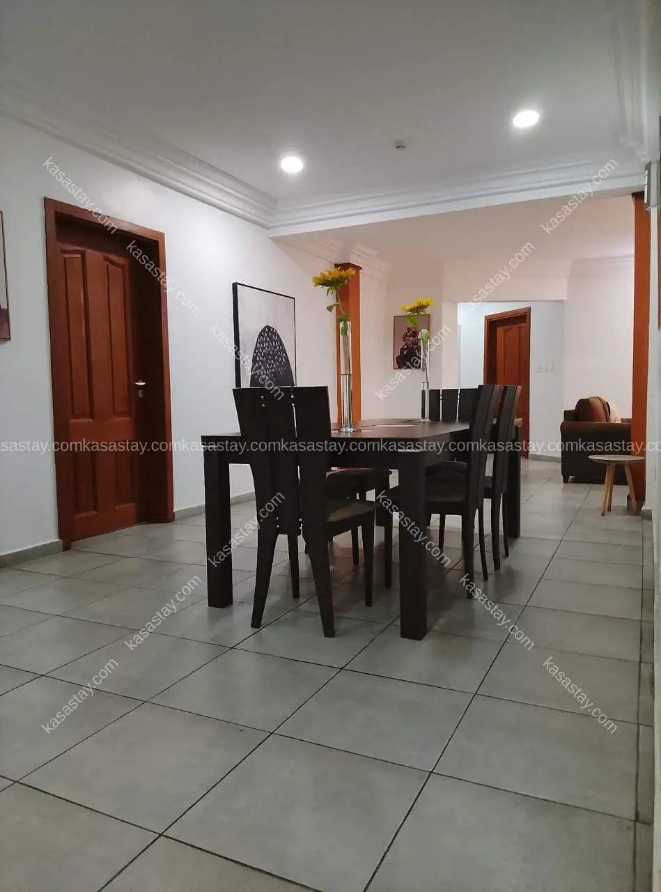 Apartment in Bonapriso, Douala, 3 bedrooms 5
