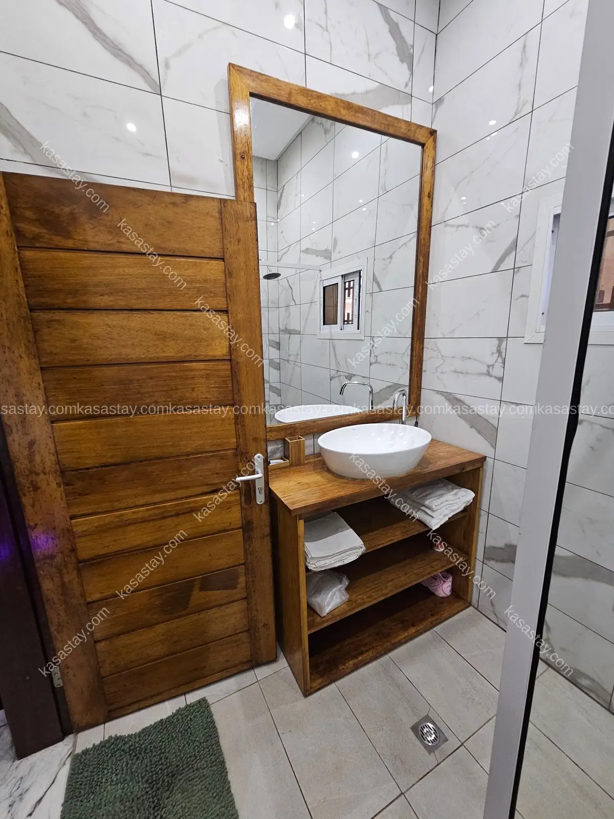 Studio meublé by Faustin Home ( Bonapriso rue UTA ) 5