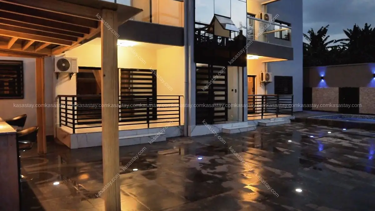 Espace événementiel avec piscine à la barrière ahala 4