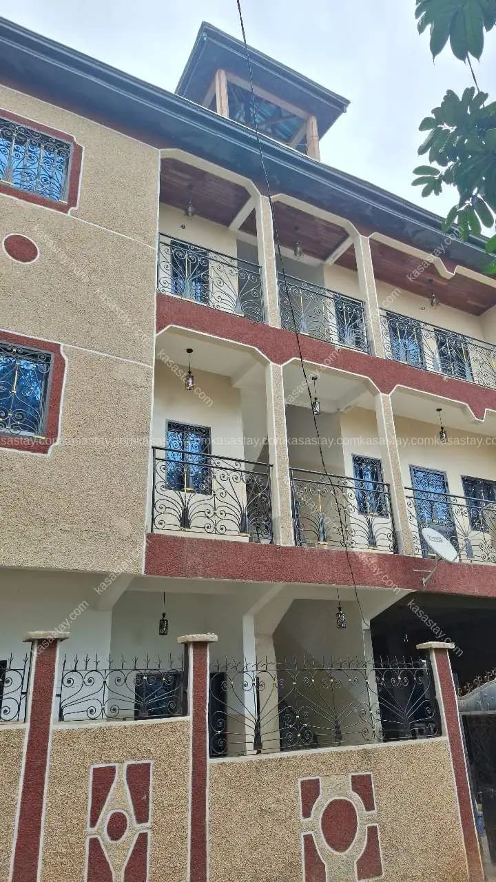 Magnifique appartement à Biyem-assi, Yaoundé, avec  100% d'autonomie énergétique et vue sur le mont Eloundem 