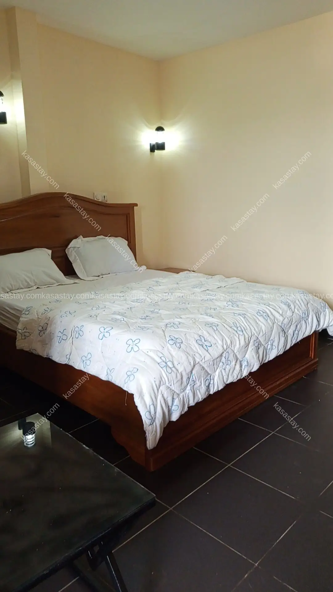 chambre meublée 1 by résidence lux klin sarl ( vallée conquête ndogbon) 3