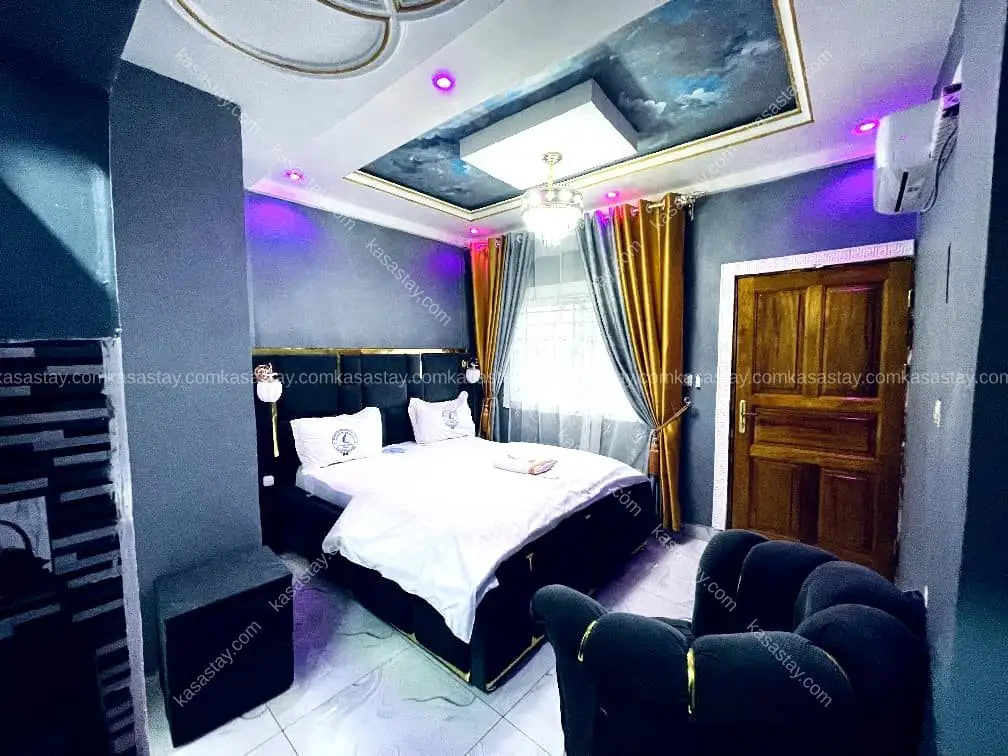 Chambre 004 de style continental, confortable et entièrement meublée, luxueuse et située dans un Tatam