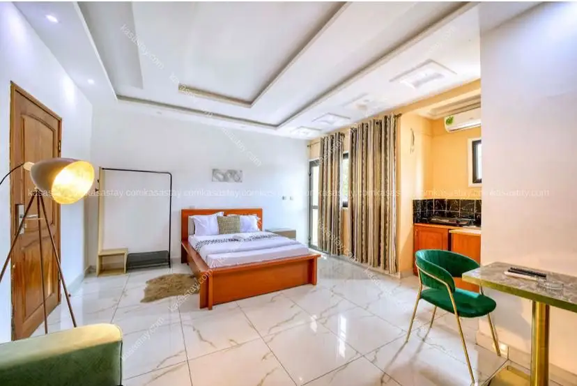 chambre moderne(103) avec coin cuisine à 8mins de l'aéroport de Douala