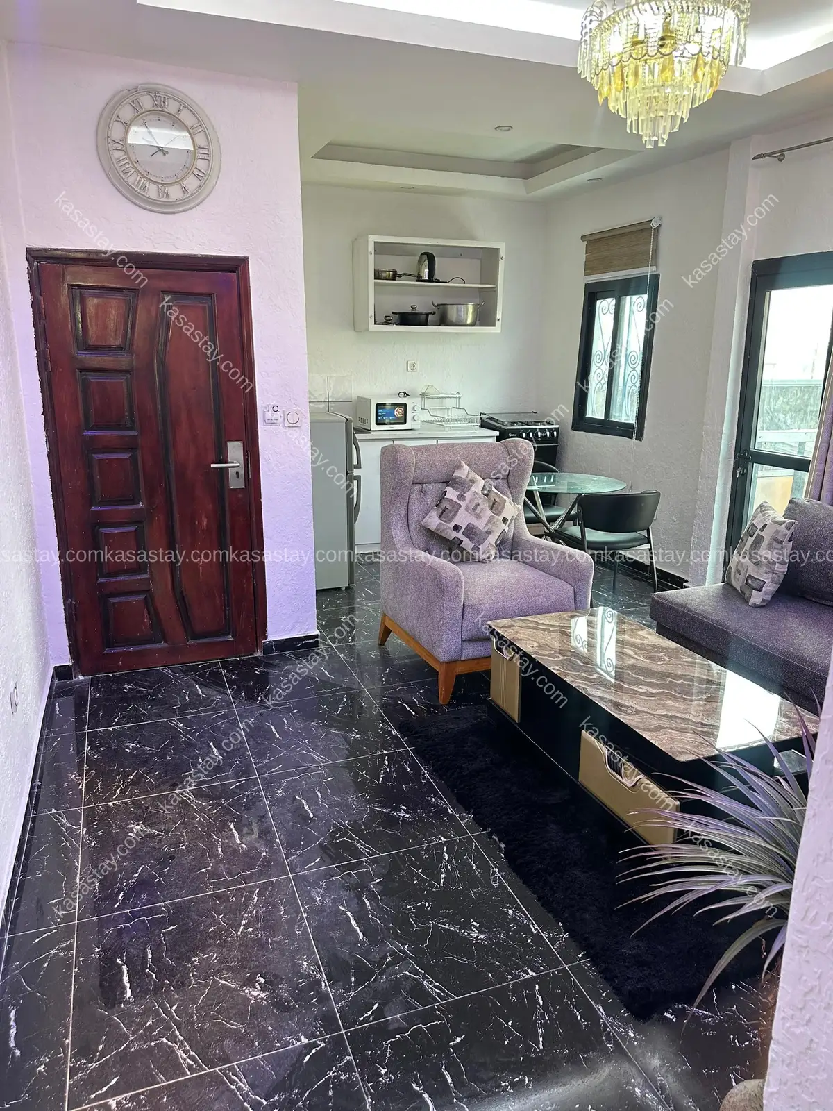 Studio meublé suisse par résidence TADE (MAKEPE CARREFOUR PATRICK MBOMA) 2