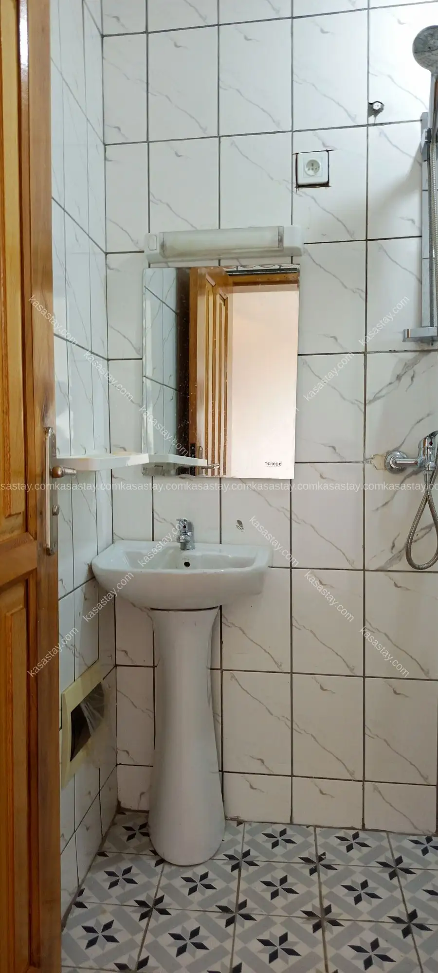 chambre meublée 2 by résidence lux klin sarl ( vallée conquête ndogbon) 5