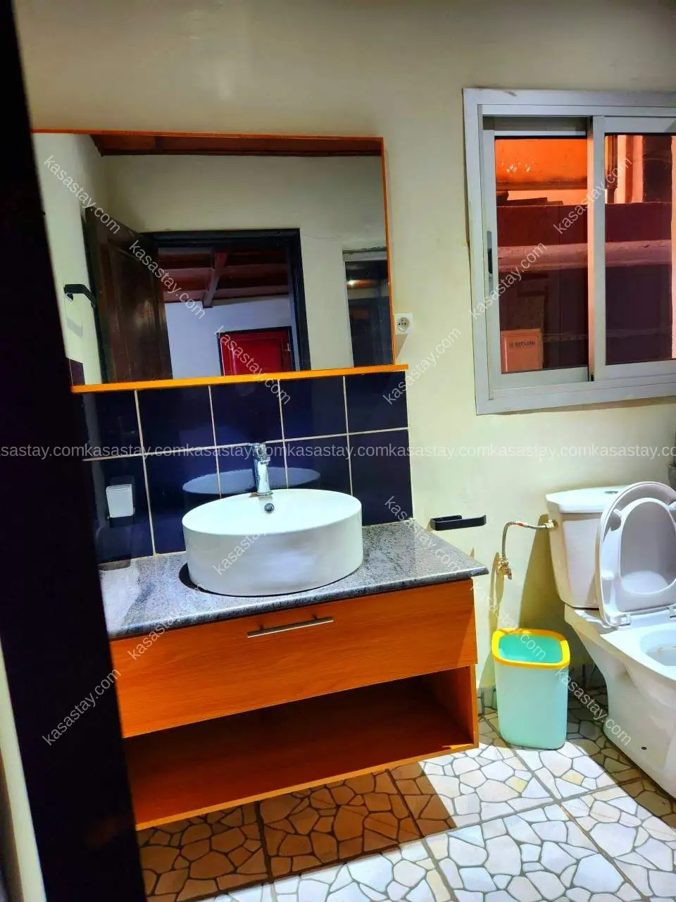 Rooms in Djoungolo I, 1 bedroom 4