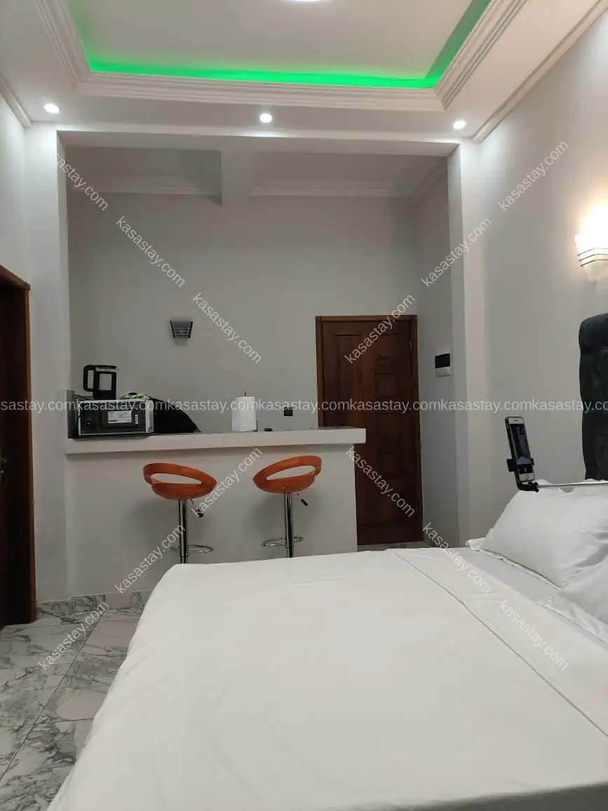Chambre meublée à Odza borne 10 avec piscine 3