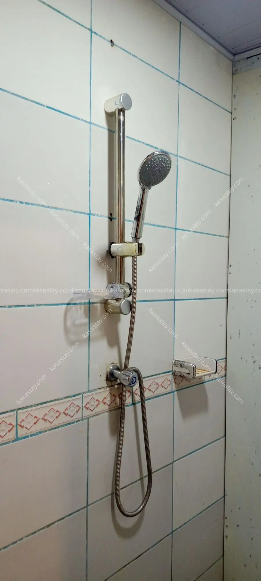 chambre meublée 203 par résidence Alexandra ( bonamoussadi carrefour maçon) 3