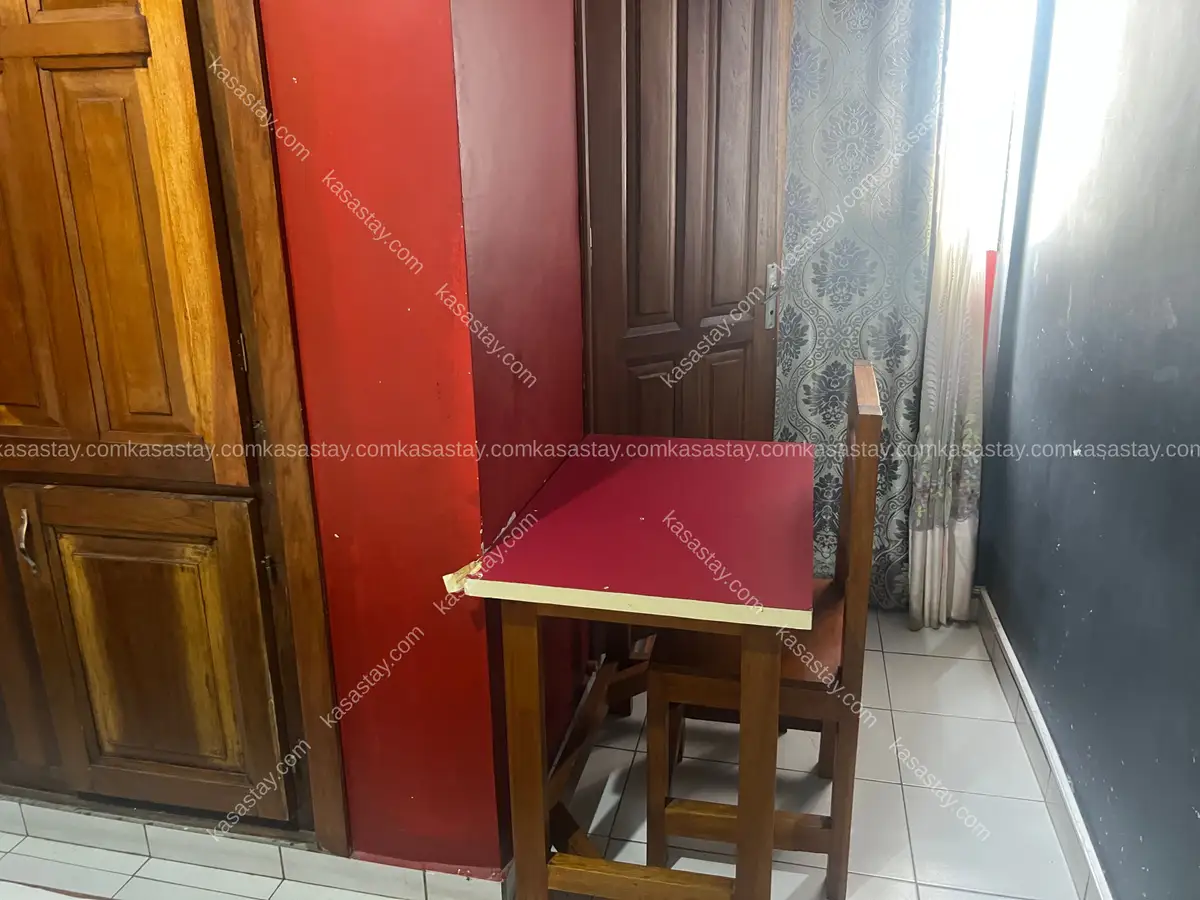 Chambre meublée 107 par Neponland ( Japoma entrée usine babouche chinoise ) 4