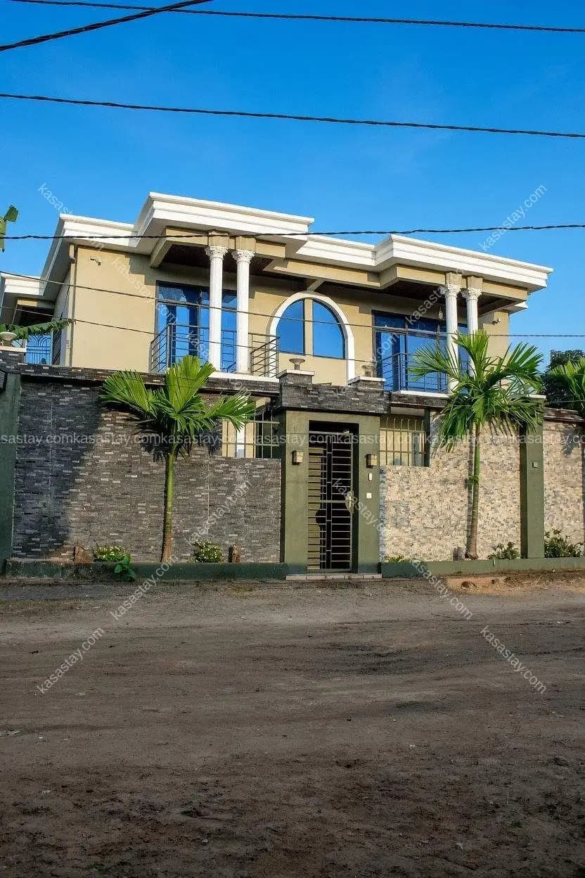 Duplex à Yassa, Douala, 4 chambres