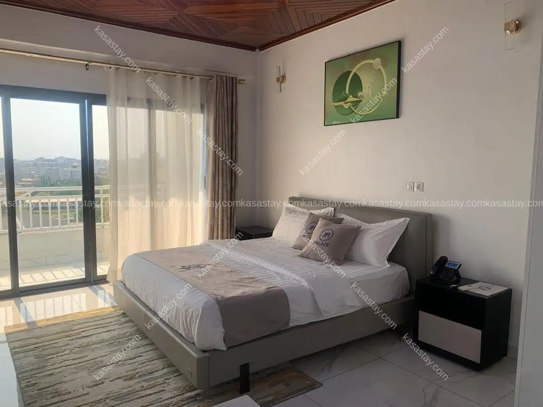 Chambre meublée suite junior par J PALACE ( Logbesou en face entrée IUC ) 2