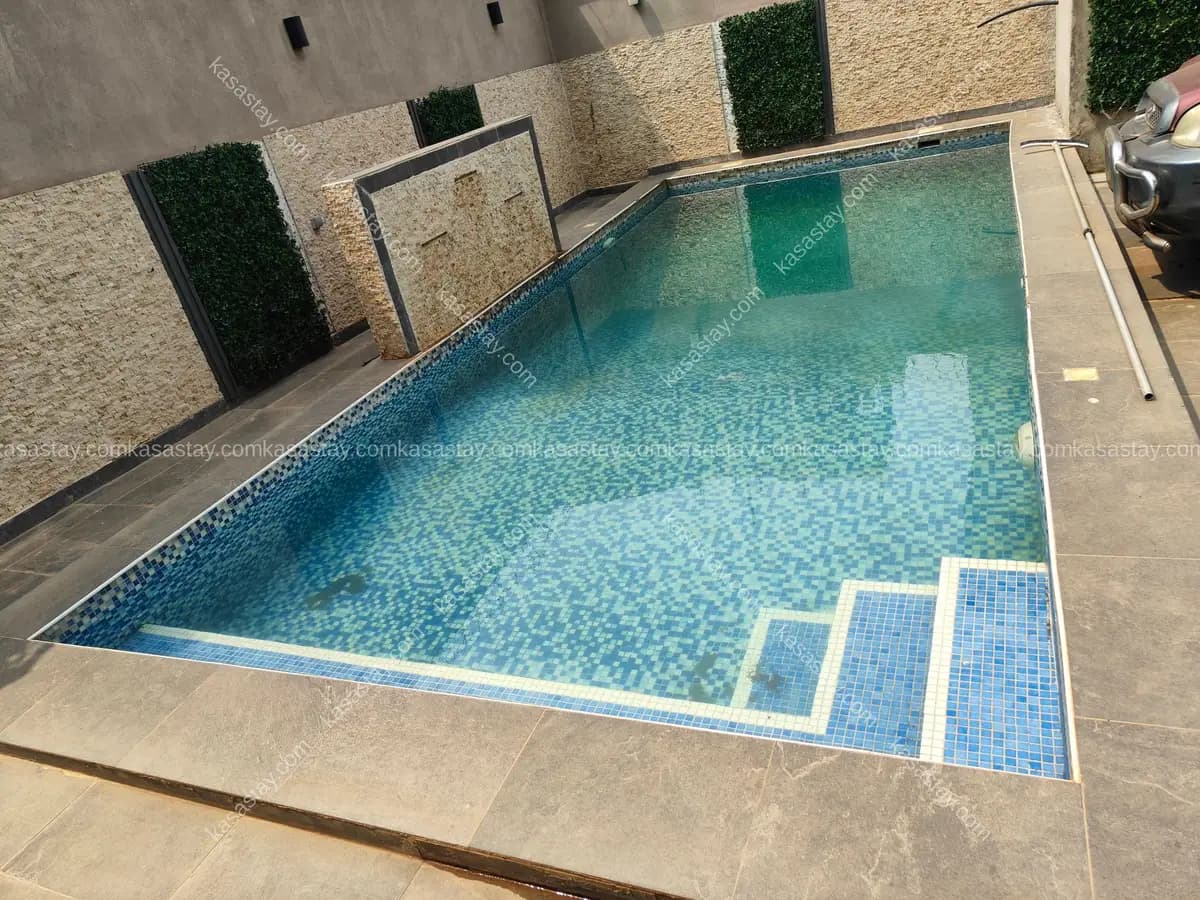 Espace événementiel avec piscine à la barrière ahala 2