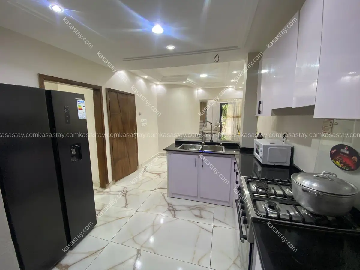 Appartement 2 chambres, 2 douches au goudron à Nsimeyong, Yaoundé 5