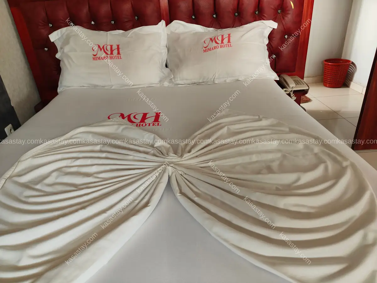 Chambre meublée vip climatisée Chez la résidence le Mimaro située à Mbalgong 2