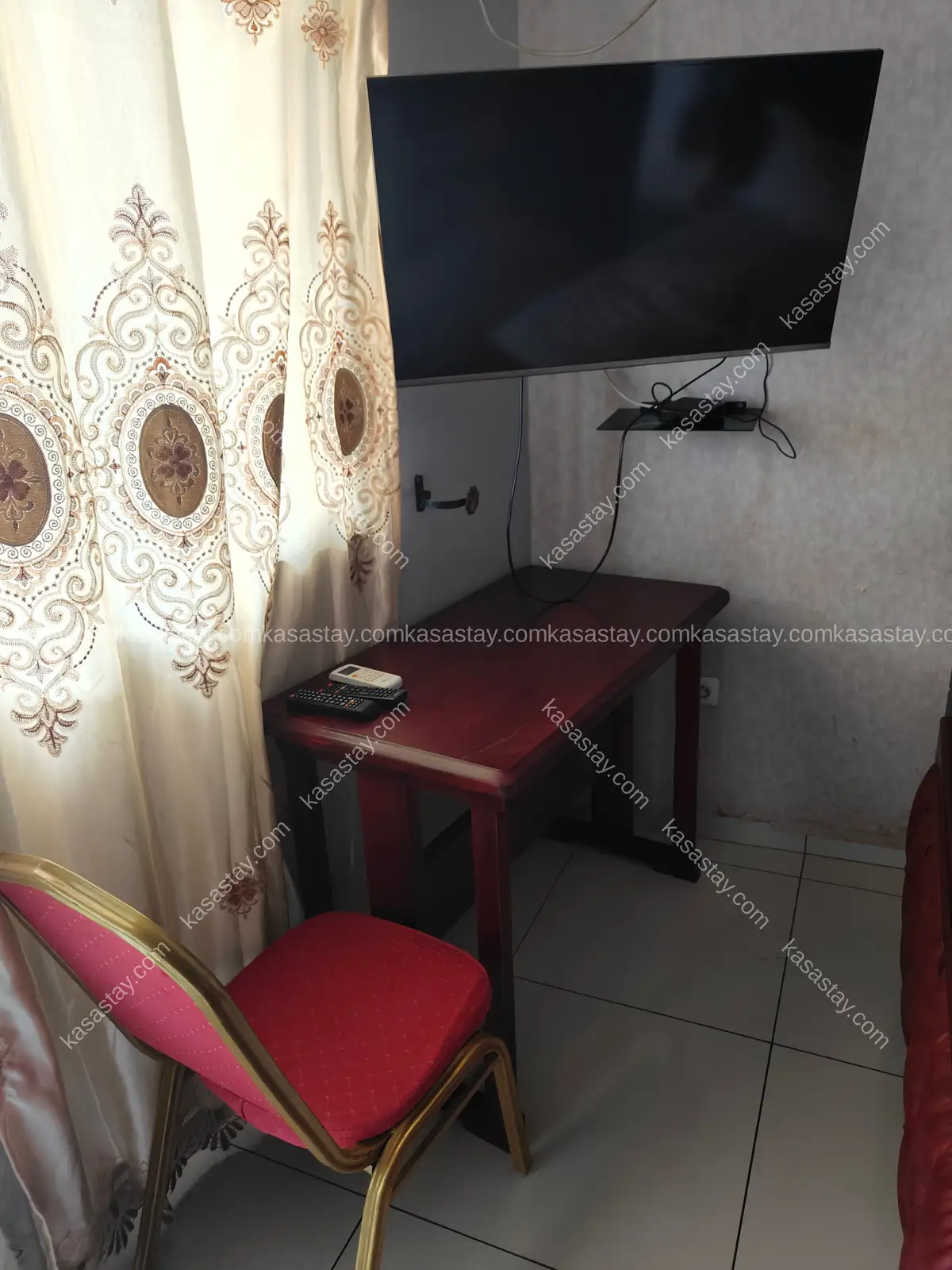 Chambre meublée vip climatisée Chez la résidence le Mimaro située à Mbalgong 3