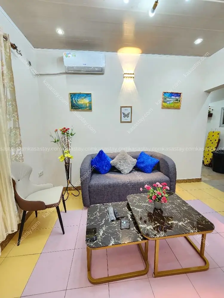 Studio climatisé n’attend plus que vous à MVOG-BI (CORON) 5