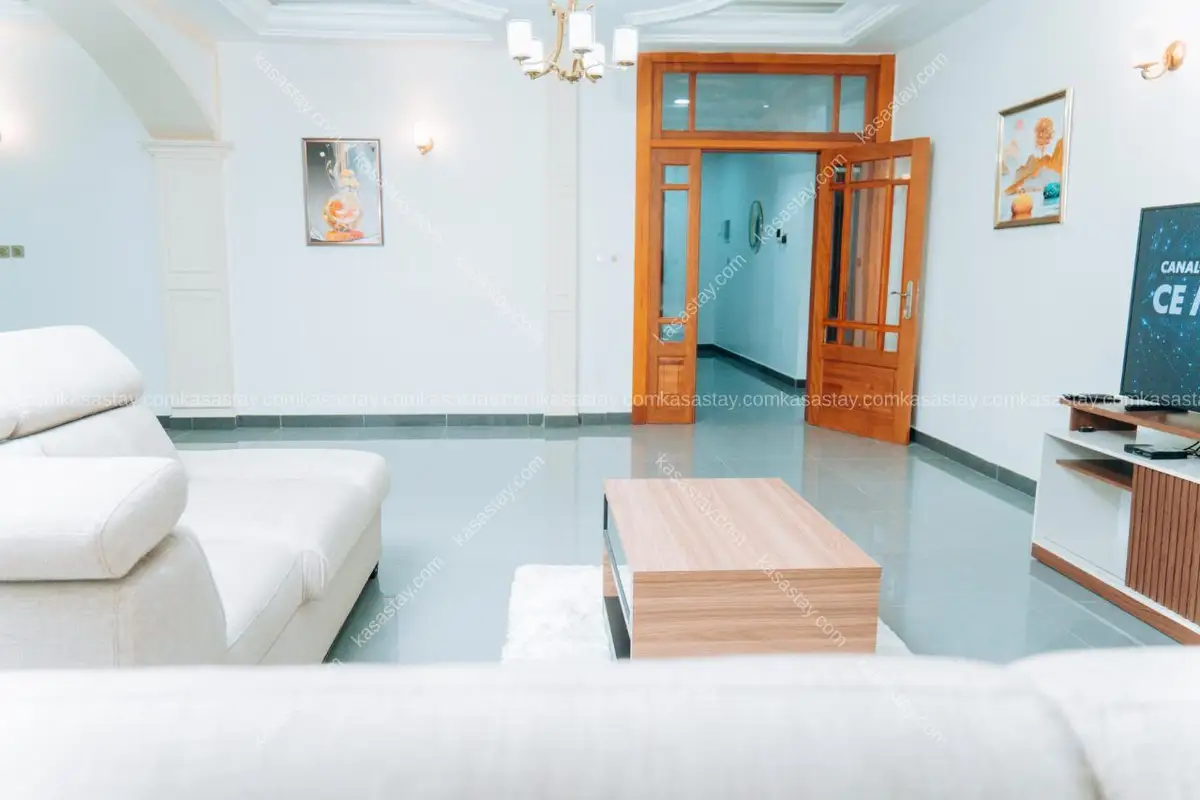 Apartment in Quartier Bastos, 3 bedrooms 2