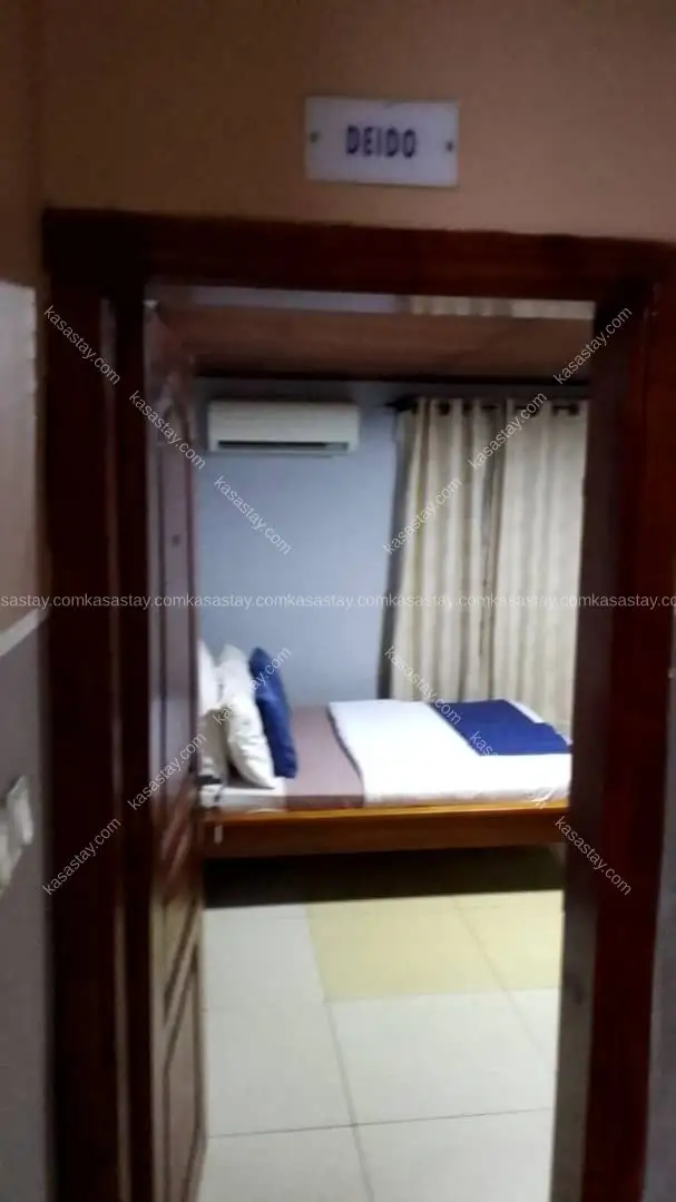 Chambre meublée makepe by résidence Yoro djoss ( bonamoussadi cheval blanc) 3