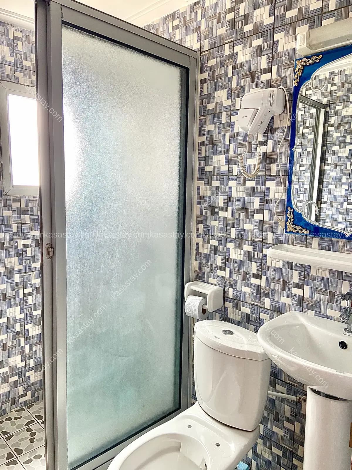 Chambre 7 by RESIDENCE LA MARINA (Bonamoussadi face opiom gold) 5