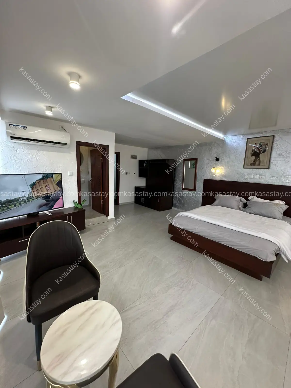 Studios meublés penthouse par résidence TADE (MAKEPE CARREFOUR PATRICK MBOMA) 2