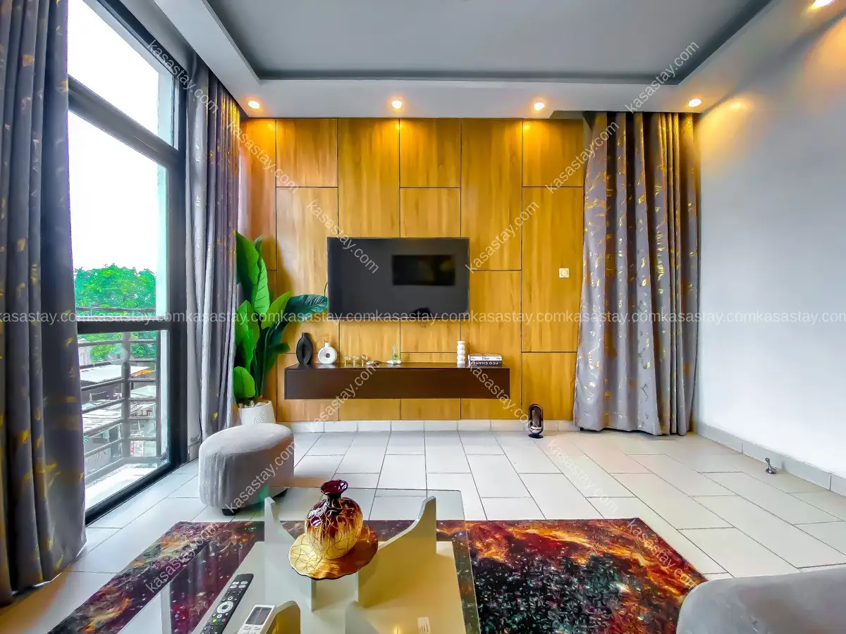 Appartement sûr, avec accès direct depuis la route et de grandes fenêtres, à Ssadi 2