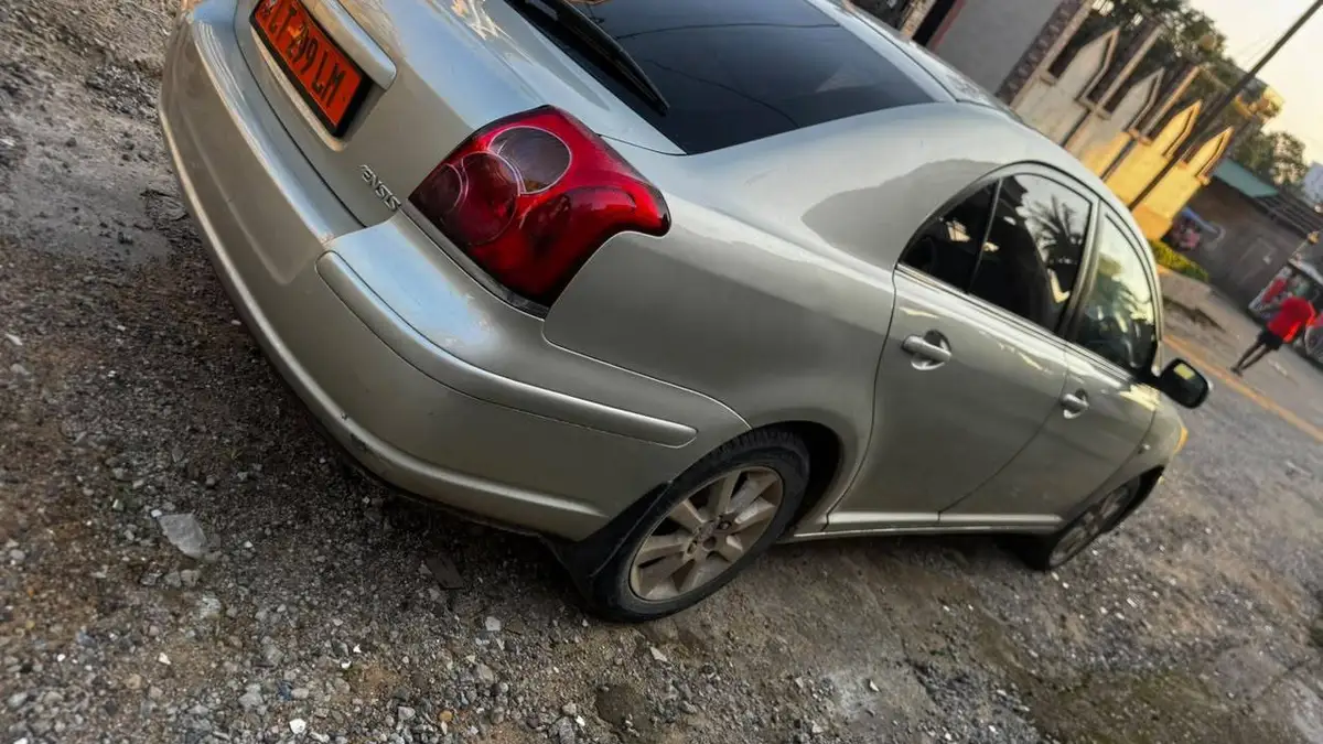 Toyota Avensis Sedan 3