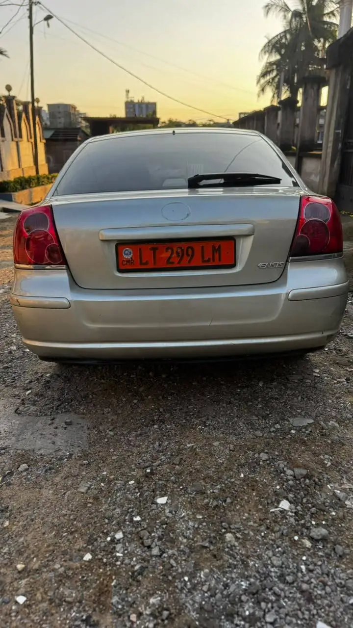 Toyota Avensis Sedan 5